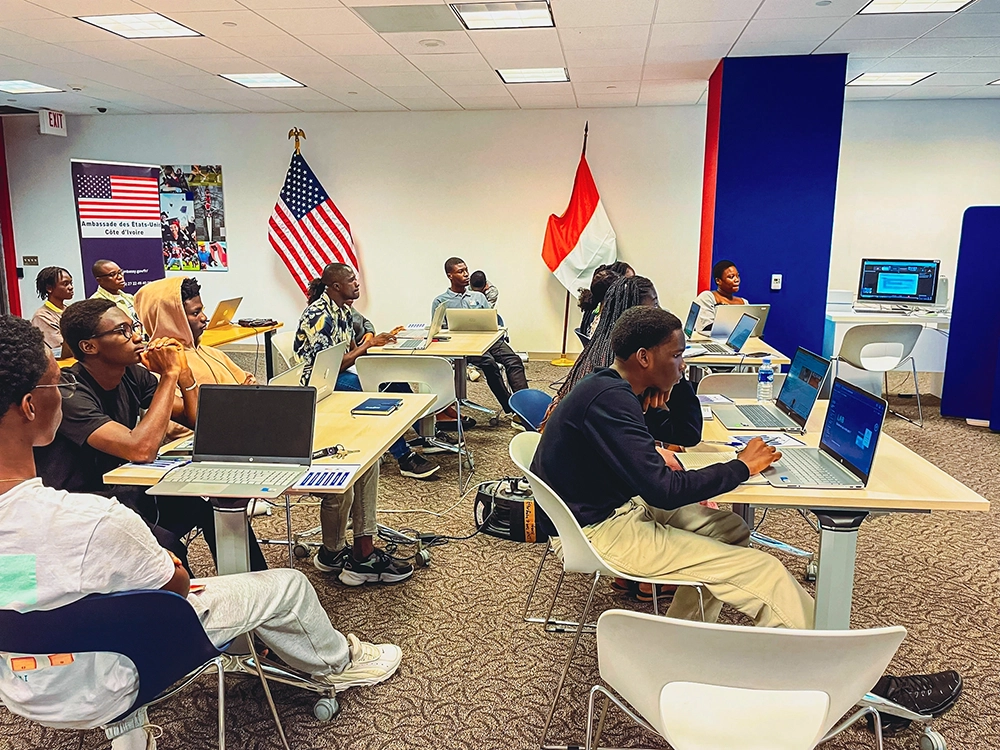Photo montrant des élèves en formations durant les Tech camp de Africa DigiEmpower Côte d'ivoire