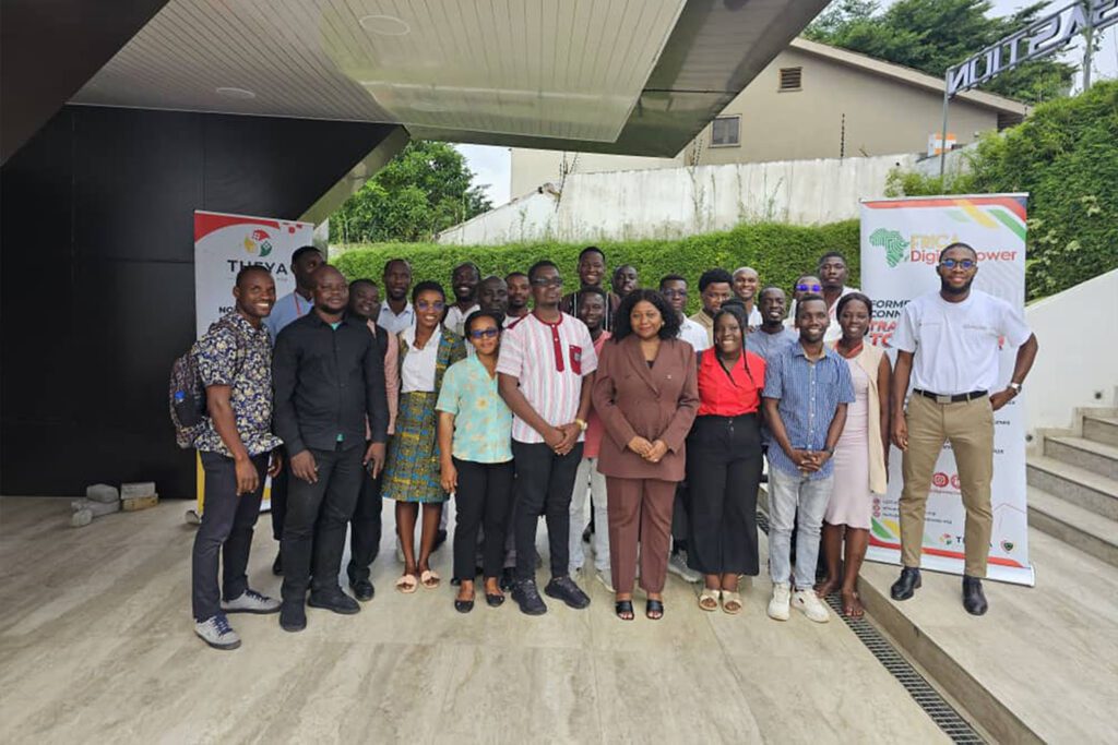 Photo de famille lors de la formation des formateurs organisée par Africa Digiempower