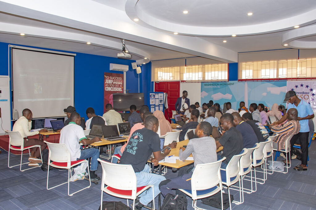 Univ fhb 3-Africa DigiEmpower formations gratuites pour les jeunes. design by adambita237