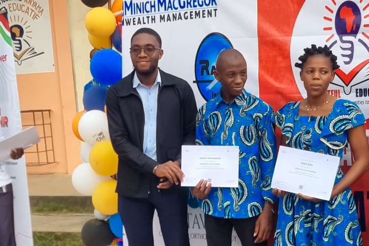 Ceremonie fin de parcours impactful 2-Africa DigiEmpower formations gratuites pour les jeunes. design by adambita237