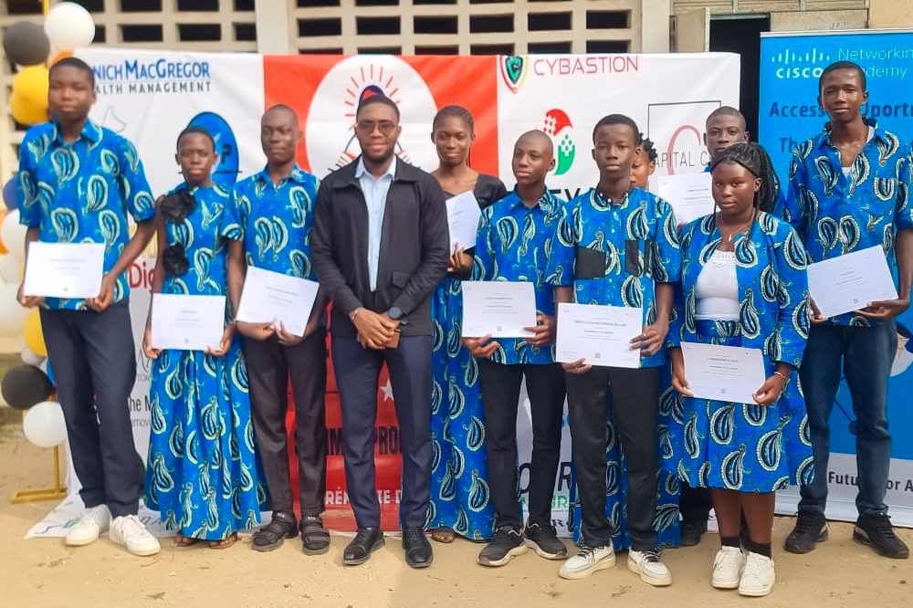Ceremonie fin de parcours impactful 7-Africa DigiEmpower formations gratuites pour les jeunes. design by adambita237